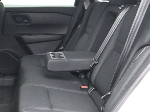 Used 2024 Nissan Rogue S image 21