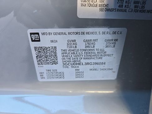 Used 2024 Chevrolet Silverado 1500 ZR2 w/ Technology Package image 31