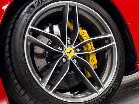 Used 2018 Ferrari 488 GTB RWD image 23