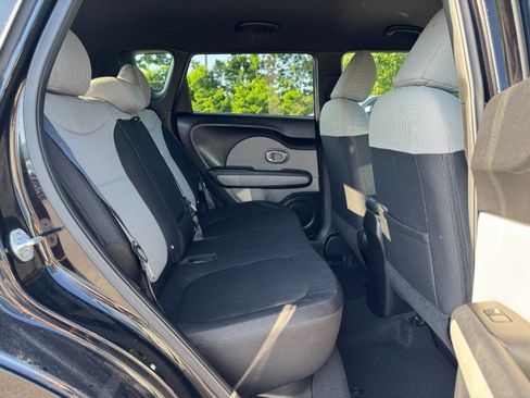 Used 2014 Kia Soul FWD image 18