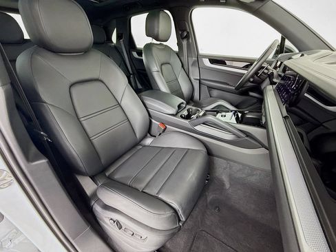 Certified 2025 Porsche Cayenne E-Hybrid AWD/4WD image 30
