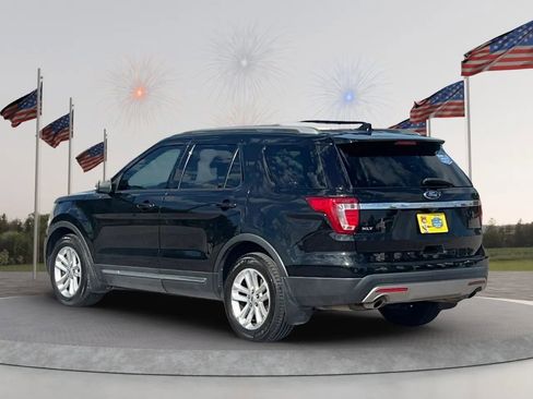 Used 2017 Ford Explorer XLT FWD image 5