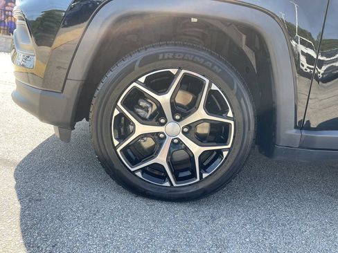 Used 2024 Jeep Compass Latitude AWD/4WD image 9