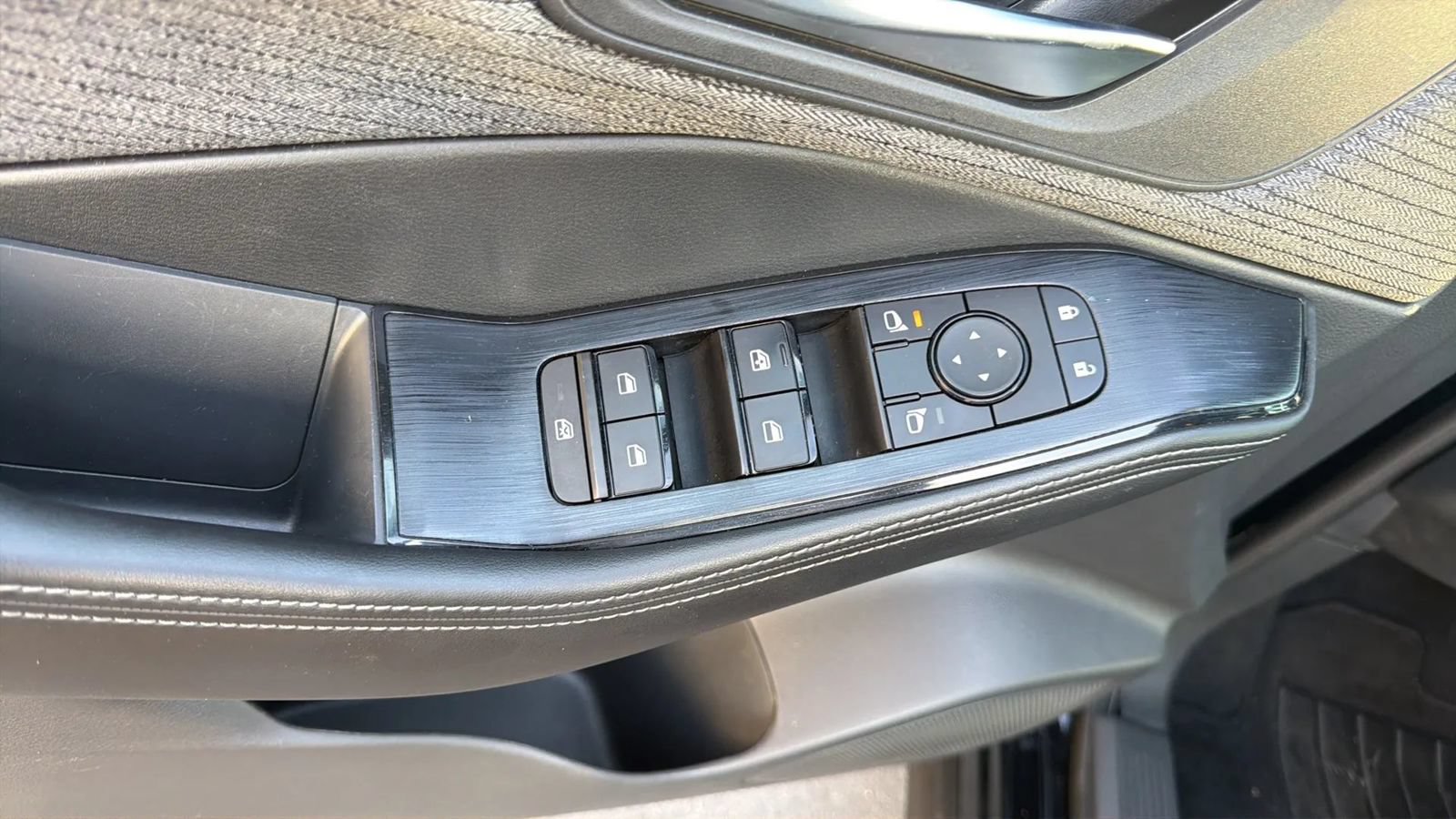 Used 2023 Nissan Rogue SV FWD image 13