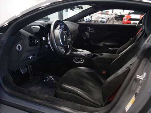 Used 2021 Aston Martin V8 Vantage Coupe RWD image 13