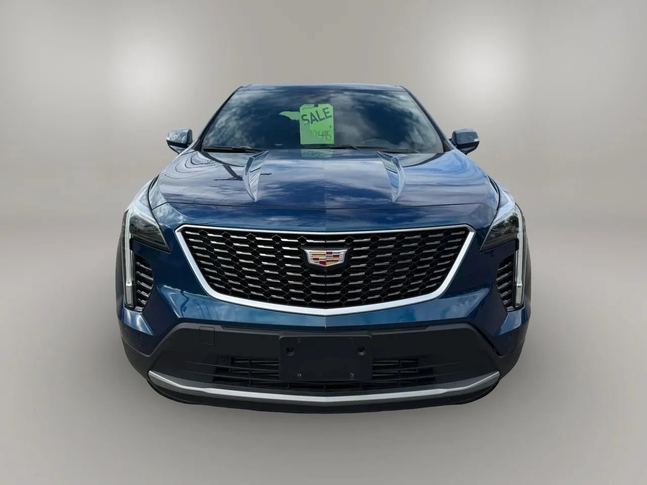 Used 2019 Cadillac XT4 Premium Luxury w/ Technology Package AWD/4WD image 2