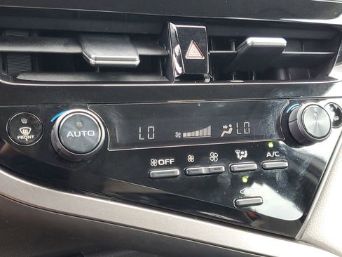 Used 2022 Toyota Camry XLE image 25