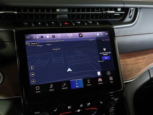 Used 2023 Jeep Grand Cherokee Summit w/ Luxury Tech Group V AWD/4WD image 19