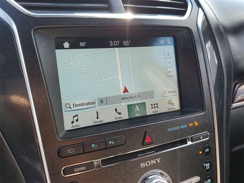 Used 2017 Ford Explorer Platinum image 28