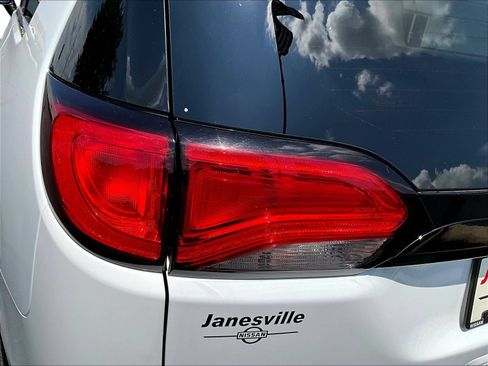 Used 2023 Chrysler Voyager LX FWD image 24