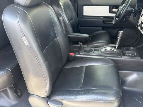 Used 2012 Toyota FJ Cruiser 2WD w/ Upgrade Pkg image 43