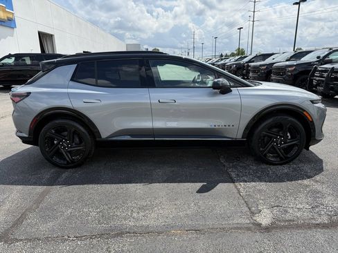 New 2025 Chevrolet Equinox EV RS image 8