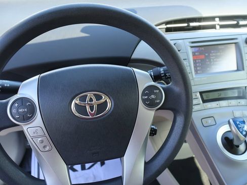 Used 2015 Toyota Prius Three FWD image 40