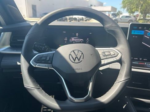 New 2026 Volkswagen Tiguan SE R-Line FWD image 20
