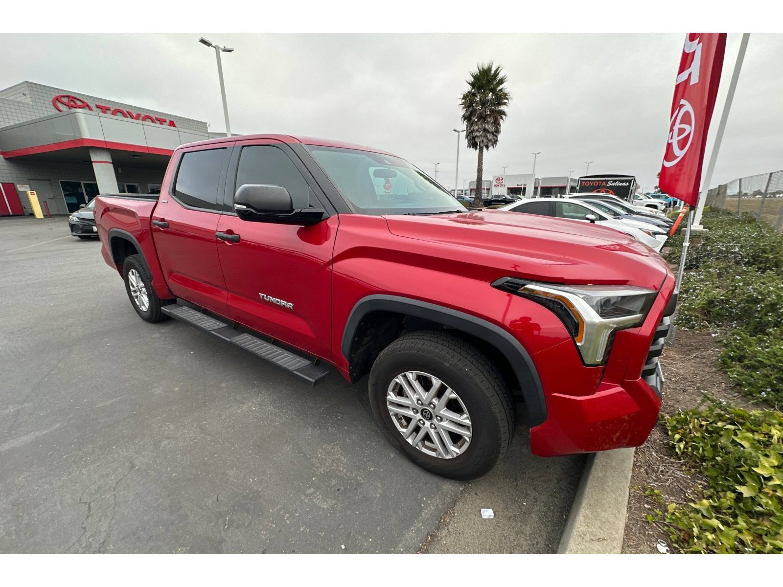 Used 2022 Toyota Tundra SR5 w/ SR5 Convenience Package AWD/4WD image 2