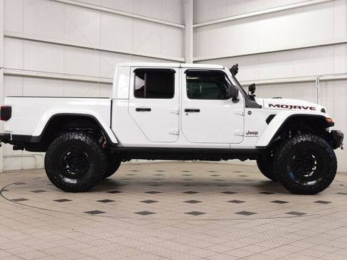 Used 2025 Jeep Gladiator Mojave AWD/4WD image 8