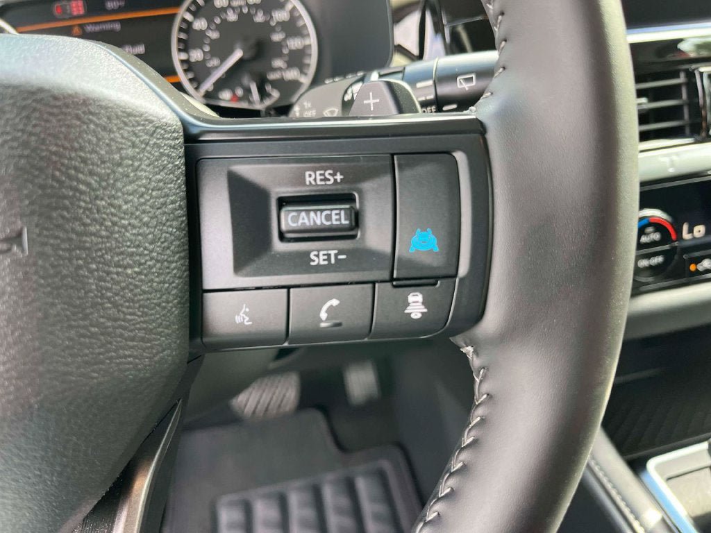 Used 2026 Nissan Pathfinder SV FWD image 33
