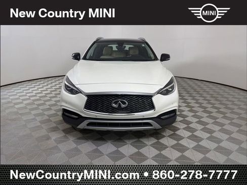 Used 2018 INFINITI QX30 Premium w/ Navigation Package image 2
