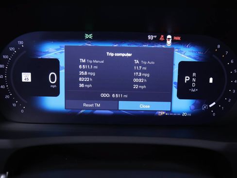Certified 2025 Volvo XC90 B5 Plus AWD/4WD image 10