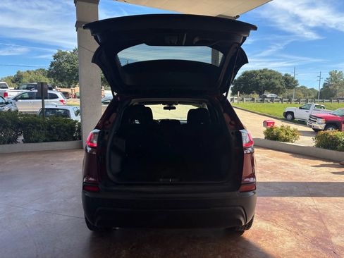 Used 2019 Jeep Cherokee Latitude w/ Popular Appearance Group image 24