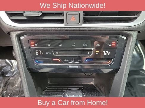 Used 2025 Volkswagen Taos SE AWD/4WD image 19