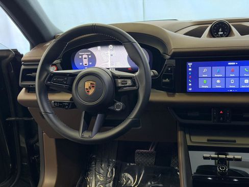 Certified 2025 Porsche Macan Electric image 20