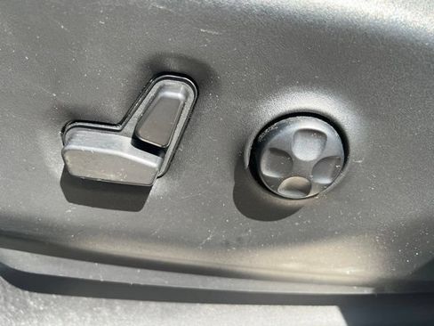 Certified 2024 Chrysler Pacifica Touring-L FWD image 18