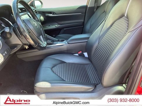 Used 2020 Toyota Camry SE FWD image 9