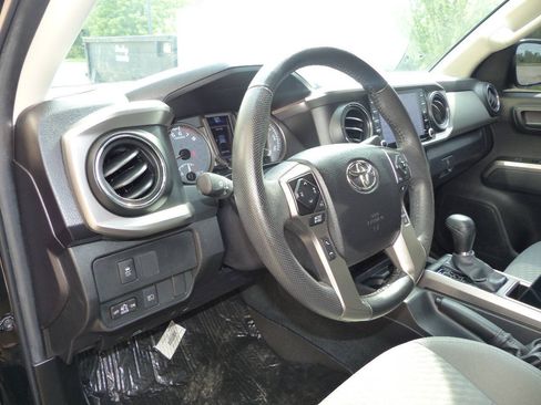Used 2022 Toyota Tacoma SR5 AWD/4WD image 33
