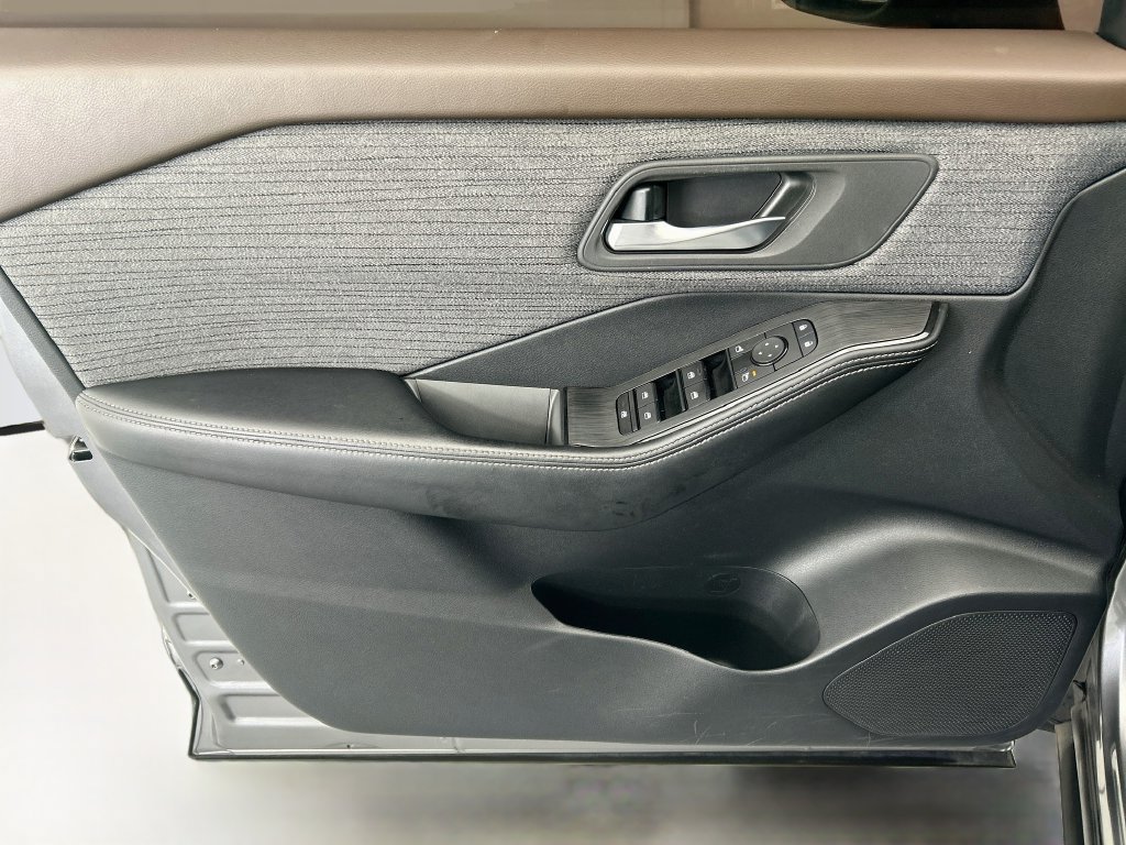Used 2023 Nissan Rogue SV FWD image 22