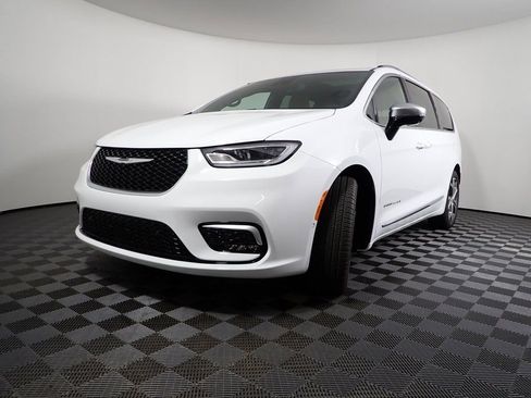 New 2026 Chrysler Pacifica Pinnacle image 14