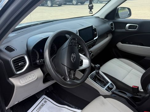 Used 2020 Hyundai Venue SEL FWD image 8
