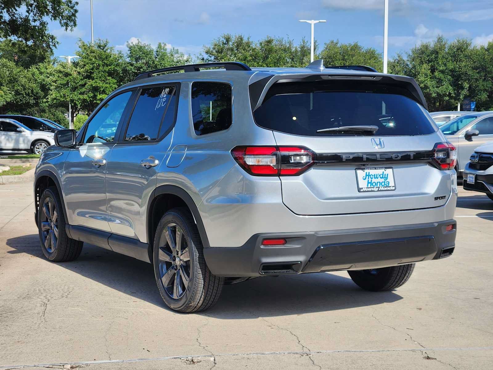 New 2026 Honda Pilot Sport image 3