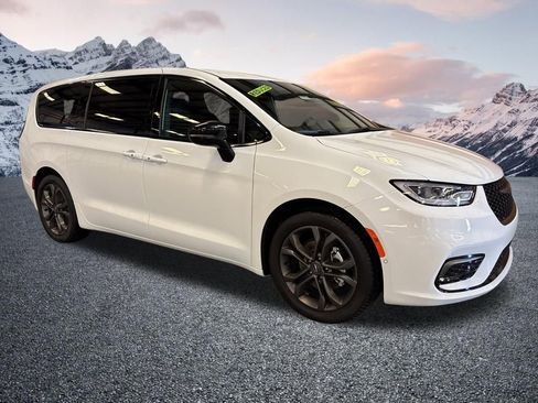 New 2026 Chrysler Pacifica Select FWD image 7