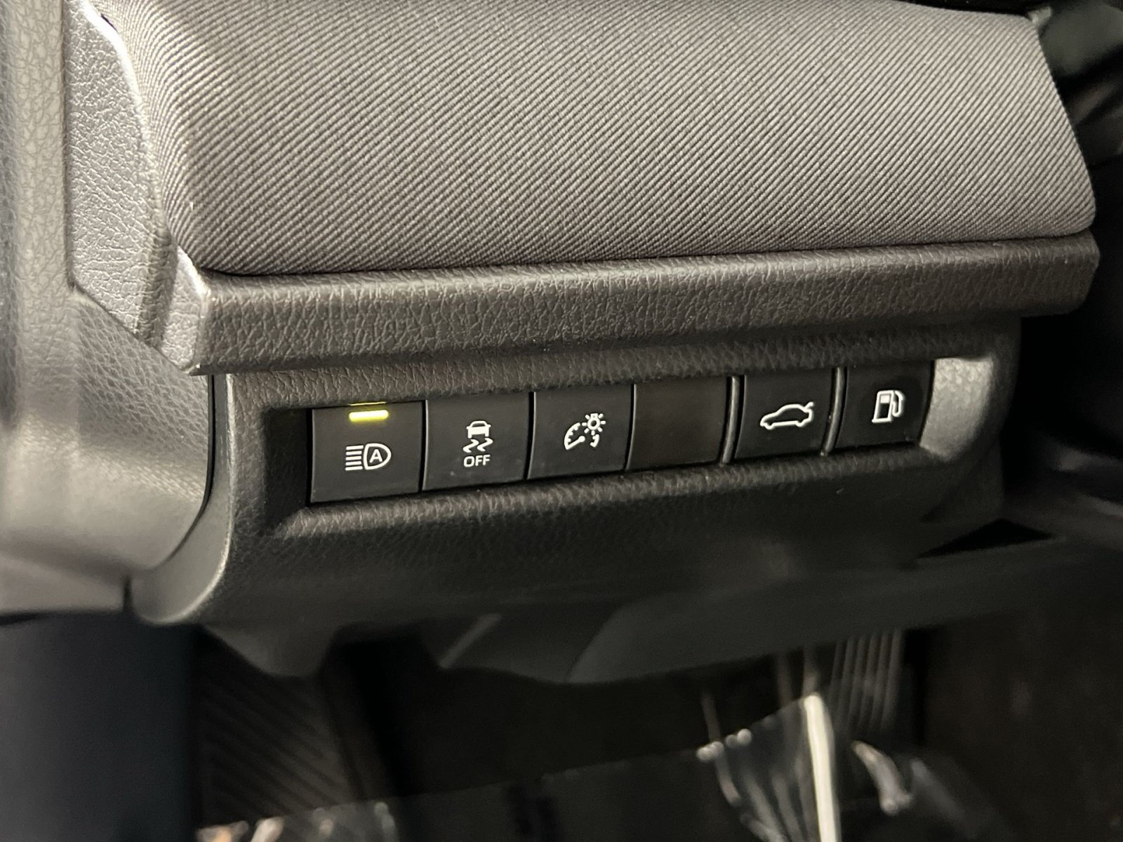 Used 2025 Toyota Camry LE FWD image 31