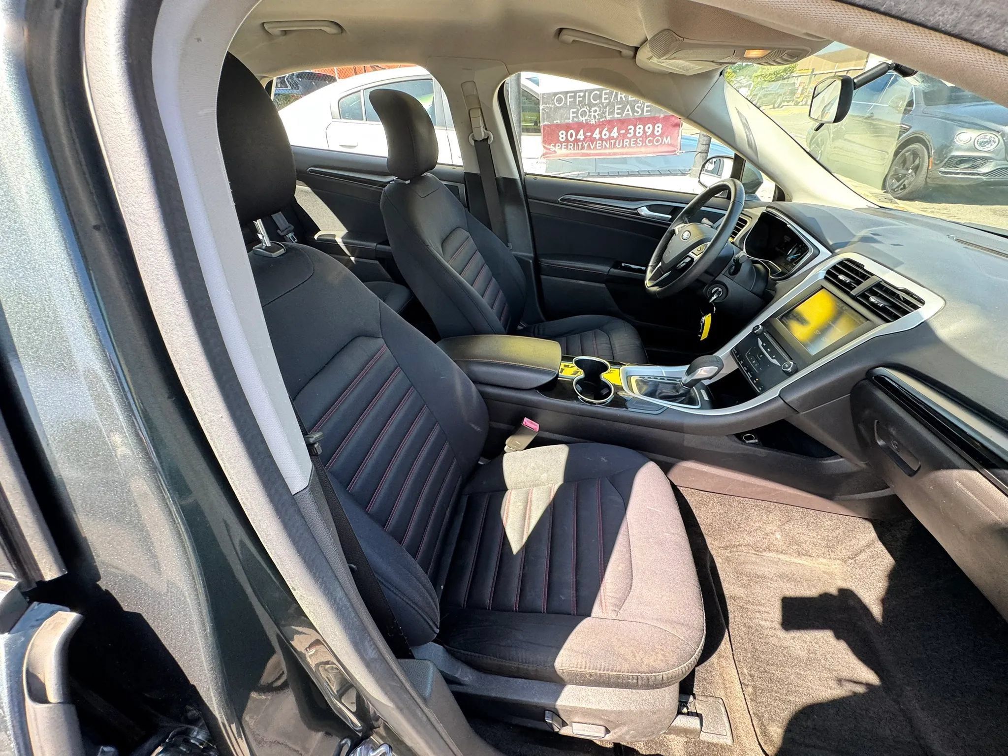 Used 2015 Ford Fusion SE FWD image 19