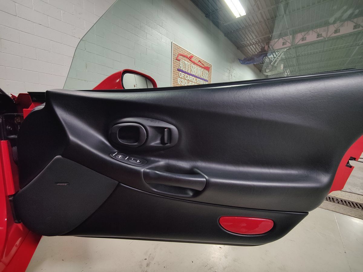 Used 2004 Chevrolet Corvette Z06 w/ Memory Package RWD image 11