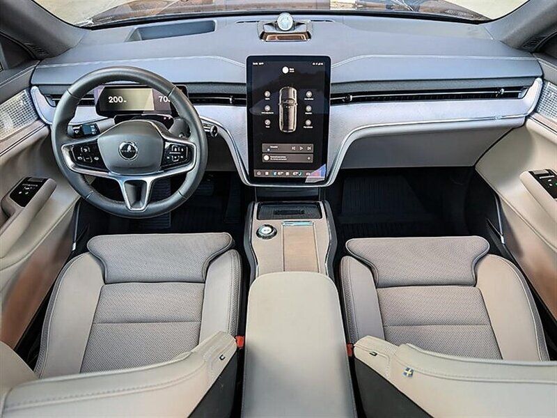 Used 2025 Volvo EX90 Ultra AWD/4WD image 3