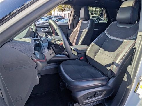 Used 2025 Ford Explorer ST image 7
