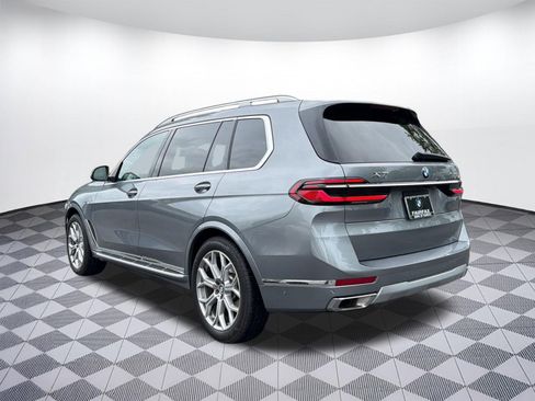 Used 2025 BMW X7 xDrive40i w/ Premium Package AWD/4WD image 3