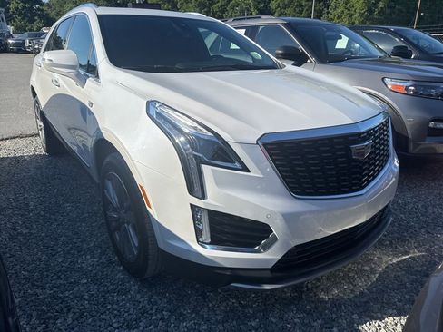 Used 2025 Cadillac XT5 Premium Luxury FWD image 2