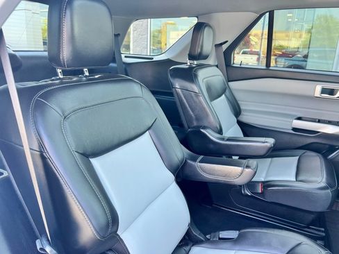 Used 2022 Ford Explorer XLT w/ Equipment Group 202A image 32