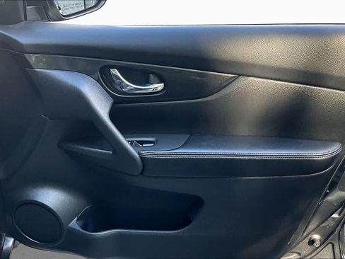 Used 2018 Nissan Rogue SV AWD/4WD image 21