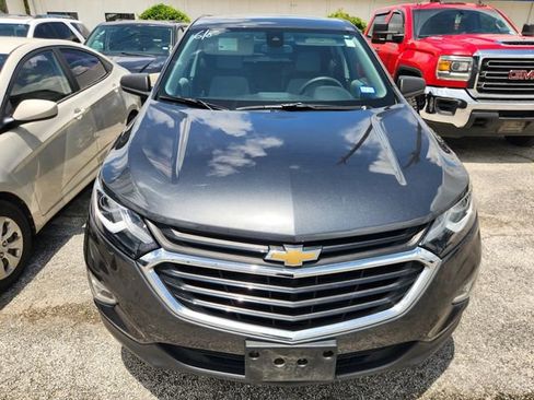 Used 2020 Chevrolet Equinox LS w/ LS Convenience Package FWD image 2