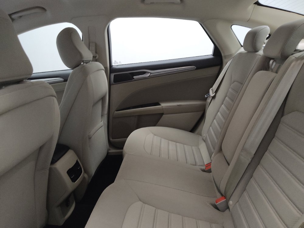 Used 2020 Ford Fusion SE FWD image 18