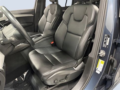 Used 2022 Volvo XC90 T5 Momentum w/ Advanced Package image 21