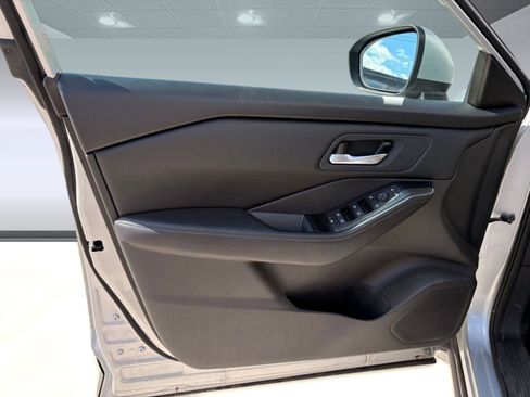 Certified 2023 Volvo XC40 B5 Plus w/ Protection Package Premier image 13