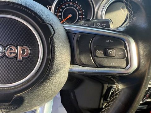 Used 2020 Jeep Wrangler Unlimited Sahara image 21