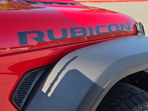 Used 2022 Jeep Gladiator Rubicon w/ LED Lighting Group AWD/4WD image 8
