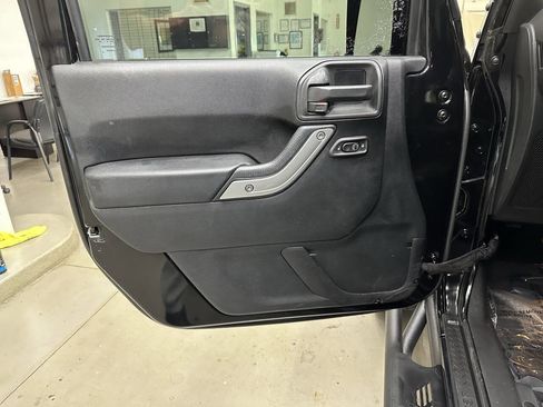 Used 2015 Jeep Wrangler Unlimited Sahara w/ Connectivity Group image 10